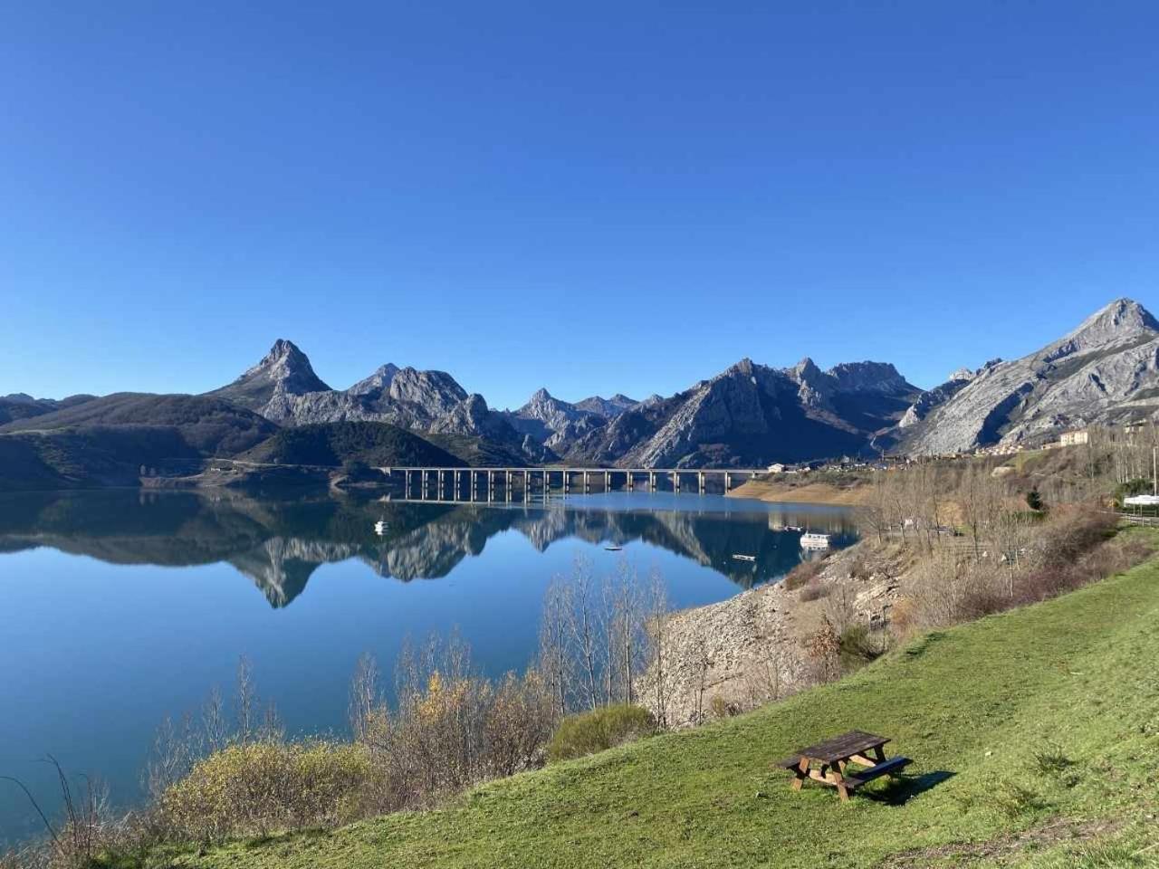 Mirador Solasierra Vistas A La Montana Y Pantano Riaño Exterior foto