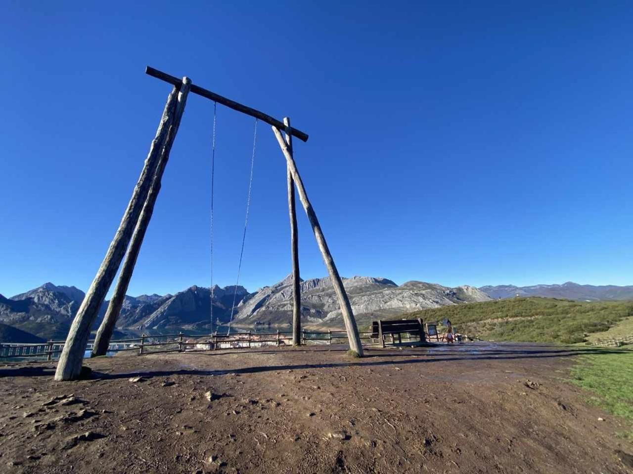 Mirador Solasierra Vistas A La Montana Y Pantano Riaño Exterior foto